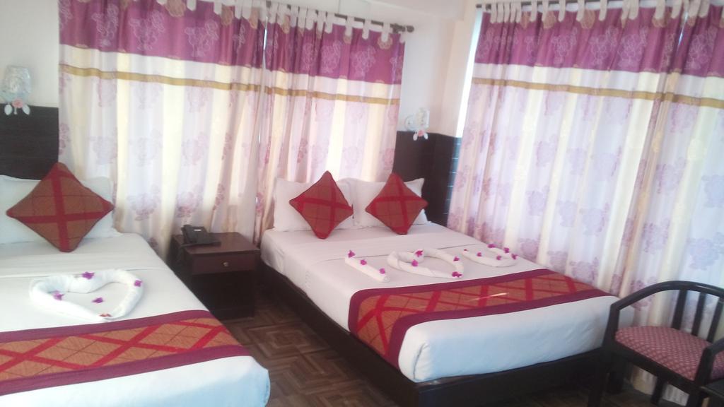 Hotel Center Lake Pokhara Habitación foto